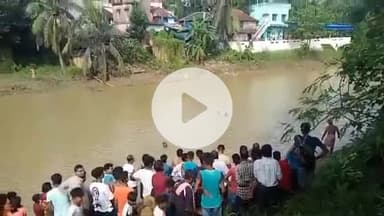 দাসপুর ২: দাসপুর ২ নম্বর ব্লকের জোতঘনশ্যাম  গ্রামের খালের জলে দুই ভাই স্নান করতে নেমে নিখোঁজ