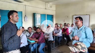 समस्तीपुर: संत कबीर महाविद्यालय में मतदान अधिकारियों को दिया गया प्रशिक्षण