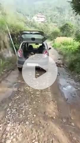 सोलन: स्थानीय निवासी राजू शर्मा ने गढ़खल शक्ति घाट रोड के गड्ढे भरे, निःस्वार्थ भाव से काम कर रहे हैं