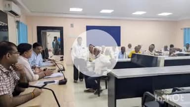 नवादा: समाहरणालय सभागार में जनता दरबार में 32 शिकायतें दर्ज, कई का किया गया ऑन स्पॉट निष्पादन