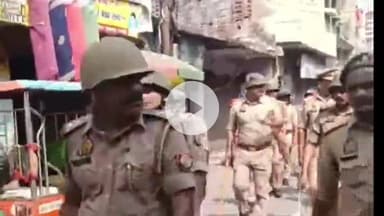 शाहबाद: नगर के प्रमुख मार्गों पर सहायक पुलिस अधीक्षक के नेतृत्व में किया गया फ्लैग मार्च