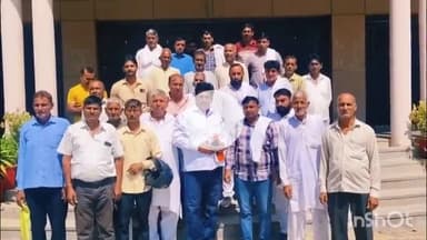 बागपत: भूमि अधिग्रहण मुआवजे को लेकर ग्रामीणों ने सौंपा ज्ञापन