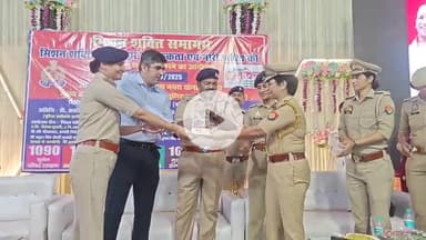 झांसी: आईजी और एसएसपी ने प्रेमनगर के जुगनू गार्डन में मिशन शक्ति अभियान के तहत छात्राओं को जागरूक किया