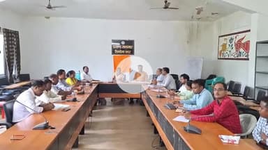 सिमडेगा: सिमडेगा प्रखंड में पंचायत समिति सदस्यों की मासिक समीक्षा बैठक प्रखंड प्रमुख की अध्यक्षता में आयोजित