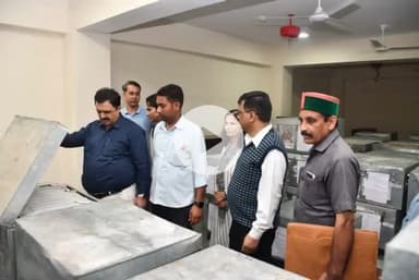 सोलन: शुक्रवार को जिला मुख्यालय में किया गया ई.वी.एम. और वी.वी.पैट का त्रैमासिक आंतरिक निरीक्षण