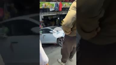 ठियोग के सैंज में दुकान में जा घुसी पिकअप, एक कार भी आई चपेट में बाल बाल बचे लोग #latestnews  #news