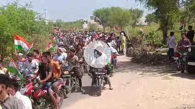 चूरू: घण्टेल से Ridkhla  तक 6 किलोमीटर लंबी शाहिद की यात्रा निकाली गई जिसमें आसपास ग्रामीण और शहरी के लोगों ने लिया भाग लिया