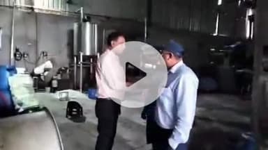 हरिद्वार: जियापोता में फ्रूट जूस बनाने वाली अवैध फैक्ट्री पर छापेमारी, डेढ़ कुंतल सेब, लीची और कीवी का जूस व पल्प नष्ट किया गया