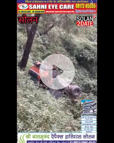 सोलन के जोनाजी रोड पर गहरी खाई में पलटा टिप्पर #solan #tipper #road #damage #driver #transporter #sand #safe
