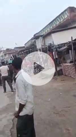 मुरादाबाद: मुड़ापांडे के देहात में पुरानी चलती के चलते दो पक्ष आमने-सामने आए, जमकर लाठी-डंडे चले, वीडियो हुआ वायरल