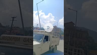 NH 5 पर हादसों को न्योता दे रहा यह बिजली का खंबा