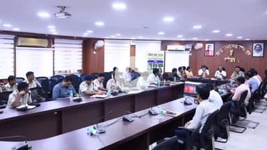 कोडरमा: जिले में विधि व्यवस्था और अधिनियमों के अनुपालन की समीक्षा, उपायुक्त ऋतुराज ने दिए सख्त निर्देश