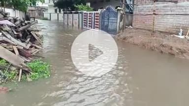 మహబూబ్ నగర్ అర్బన్: కురుస్తున్న భారీ వర్షాలకు జిల్లా కేంద్రంలో వార్డులలో ఇళ్లల్లోకి చేరిన వర్షపు నీరు ఇబ్బంది పడుతున్న కాలనీవాసులు