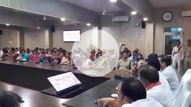 ज्ञानपुर: ज्ञानपुर की महिलाएं बुलंदियों के नए क्षितिज को छू रही हैं, जिलाधिकारी शैलेश कुमार