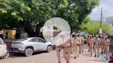 बहराइच: बहराइच जिले में पुलिस अधीक्षक ने नगर क्षेत्र में किया रूट मार्च और पैदल गश्त