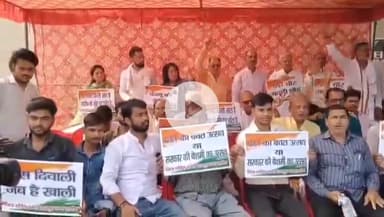 कानपुर: कानपुर में कांग्रेस ने जीएसटी उत्सव के खिलाफ किया प्रदर्शन