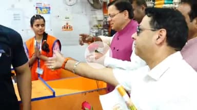 देहरादून: सीएम धामी ने पटेलनगर में जीएसटी बचत उत्सव के तहत व्यापारियों से की भेंट