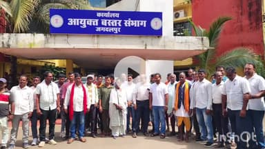 जगदलपुर: बोधघाट परियोजना और कोत्तागुड़ेम किरंदुल रेल लाइन के जबरन सर्वे का आरोप, बस्तरिया राज मोर्चा ने कमिश्नर को सौंपा ज्ञापन