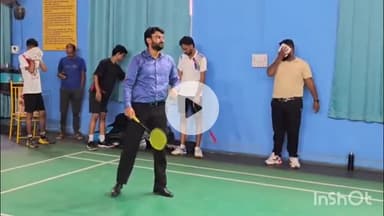 नीमच नगर: नीमच में कलेक्टर ने बढ़ाया छात्रों का उत्साह, विद्यार्थियों के साथ खेला बैडमिंटन मैच