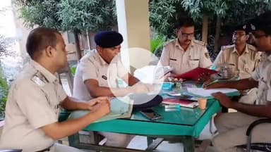 परिहार: बेला थाने के पुलिस अधिकारी ने किया औचक निरीक्षण, अभिलेखों की जांच की गई