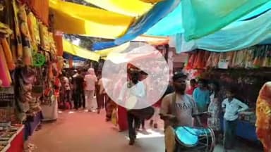 सिराथू: श्रद्धालु ढोल-ताशे के साथ कड़े में झूले पालना मोर महारानी के पारंपरिक गीत गाते हुए पांचवें दिन पहुंचे कड़ा के मंदिर