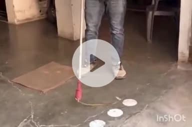 हरिद्वार: कनखल स्थित हनुमंतपुरम कॉलोनी में एक ही घर से निकले 2 सांप, वन विभाग ने किया रेस्क्यू