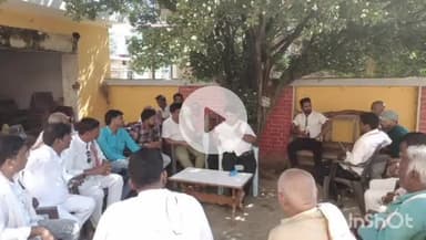 फरेंदा: फरेंदा कस्बे में विधायक वीरेंद्र चौधरी ने चौपाल लगाकर सुनी फरियाद