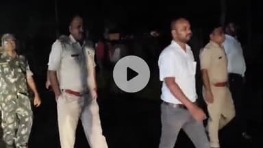 सेन्हा: सेन्हा थाना परिसर से निकला फ्लैग मार्च, दुर्गा पूजा में शांति बनाए रखने के लिए प्रशासन मुस्तैद