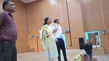 सुपौल: टाउन हॉल में जीविका दीदी को आगामी बिहार विधानसभा चुनाव में मताधिकार प्रयोग करने के लिए किया गया जागरूक