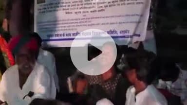 बाड़मेर: अनुसूचित जाति जनजाति के लोगों ने जातीय भेदभाव को लेकर जिला मुख्यालय पर रात्रि जागरण के साथ किया विरोध प्रदर्शन