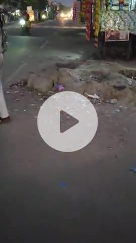 नगर पालिका द्वारा दो माह बाद भी ठीक नहीं कराया जा सका तोड़ा गया रोड, दुर्घटनाओं की बढ़ी आशंका