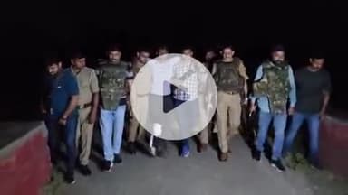 झांसी: ग्राम लकारा पुलिया पर पुलिस और 3 बदमाशों के बीच हुई मुठभेड़, 25 हजार के ईनामी बदमाश के पैर में लगी गोली