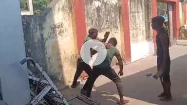 कानपुर: कानपुर सेंट्रल स्टेशन में दो गुटों के बीच जमकर चले लात-घूंसे, वीडियो सोशल मीडिया पर हुआ वायरल