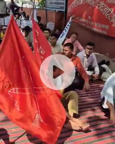 जगाधरी: लघु सचिवालय पर कर्मचारियों ने मांगों को लेकर सर्व कर्मचारी संघ के बैनर तले किया प्रदर्शन, सौंपा ज्ञापन