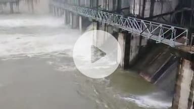 మఖ్తల్: నారాయణ పేట జిల్లా.,..
మక్తల్  సంగం బండ రిజర్వాయర్ 2 గేట్లు ఎత్తి 1000 క్యూసెక్కుల నీటిని దిగువకు విడుదల