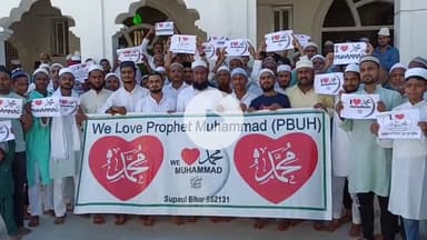 सुपौल: जामा मस्जिद में मुस्लिम युवाओं का यूपी पुलिस के खिलाफ विरोध प्रदर्शन