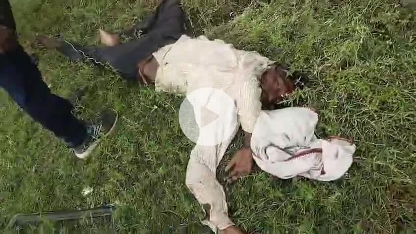 बड़कीटांड़ जंगल में सवारी गाड़ी और ट्रक में जबरदस्त टक्कर हुई जिसमे सवारी गाड़ी में सवार लगभग 5 आदमी की डेथ हो गई है यह