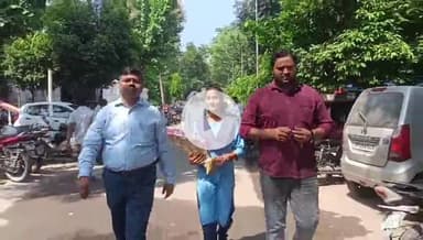 रामपुर: मिशन शक्ति के तहत पुलिस कार्यालय में SP ने इंटरमीडिएट की छात्रा को 1 दिन का एसपी बनाया, फरियादियों की सुनी फरियाद