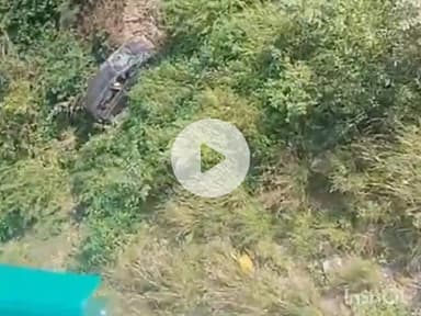 कंडाघाट: वाकनाघाट सुबाथू रोड़ पर जेपी यूनिवर्सिटी के नजदीक दो गाड़ियों में आमने सामने हुई टक्कर, एक गाड़ी खाई में गिरी