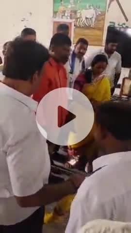 బూర్గంపహాడ్: సారపాక తాళ్ల గొమ్మురు రైతు వేదికలో చిట్యాల ఐలమ్మ 130 వ జయంతి వేడుకలు ఘనంగా నిర్వహించారు