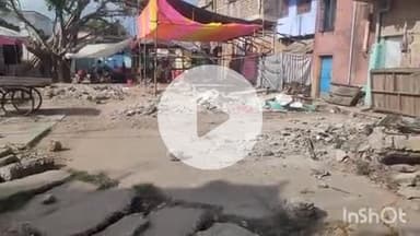 शंभूगंज: वैष्णवी दुर्गा मंदिर परिसर में हाट शेड का मलबा फैला रहने से श्रद्धालु परेशान