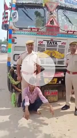 धौलपुर: चंबल बजरी का परिवहन करते पुलिस ने सदर चौराहे से ट्रक सहित एक आरोपी को किया गिरफ्तार