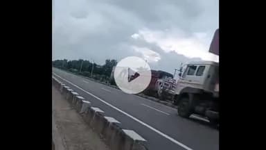 झांसी: पाल कॉलोनी में निर्माणाधीन ओवरब्रिज के कारण 10 किलोमीटर लंबा जाम, वाहन कई घंटे से फंसे