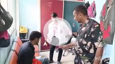 आरा: आरा सदर अस्पताल परिसर से बाइक चोरी करते चोर को बाइक मालिक ने पकड़कर पीटा, घायल चोर को अस्पताल में भर्ती कराया गया