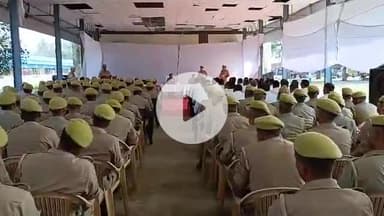 शामली: पुलिस लाइन में रिक्रूट आरक्षियों के सम्मेलन का आयोजन, SP ने अनुशासन और सेवा पर जोर दिया