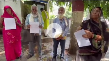 झांसी: ग्राम सपा के किसानों ने जिलाधिकारी से की शिकायत, दबंग बना रहे हैं राजीनामा करने का दबाव