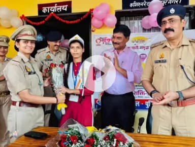 बिल्हौर: अरौल में छात्रा बनी एक दिन के लिए थाना प्रभारी, मिशन शक्ति केंद्र का हुआ उद्घाटन