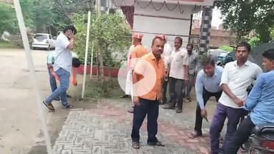 रफीगंज: रफीगंज में सेवा पखवाड़ा के तहत अस्पताल और मंदिर परिसर में साफ-सफाई कार्यक्रम का आयोजन