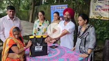 गिरिडीह: नवरात्रि पर सलूजा गोल्ड परिवार ने वृद्धाश्रम में कार्यक्रम कर बुजुर्गों को जरूरत की सामग्री वितरित की