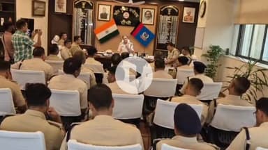 कांके: समाहरणालय में जोनल आईजी ने दुर्गा पूजा में सुरक्षा व्यवस्था को लेकर समीक्षा बैठक की